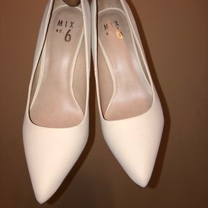 Mix No. 6 women’s pointed toe heels!